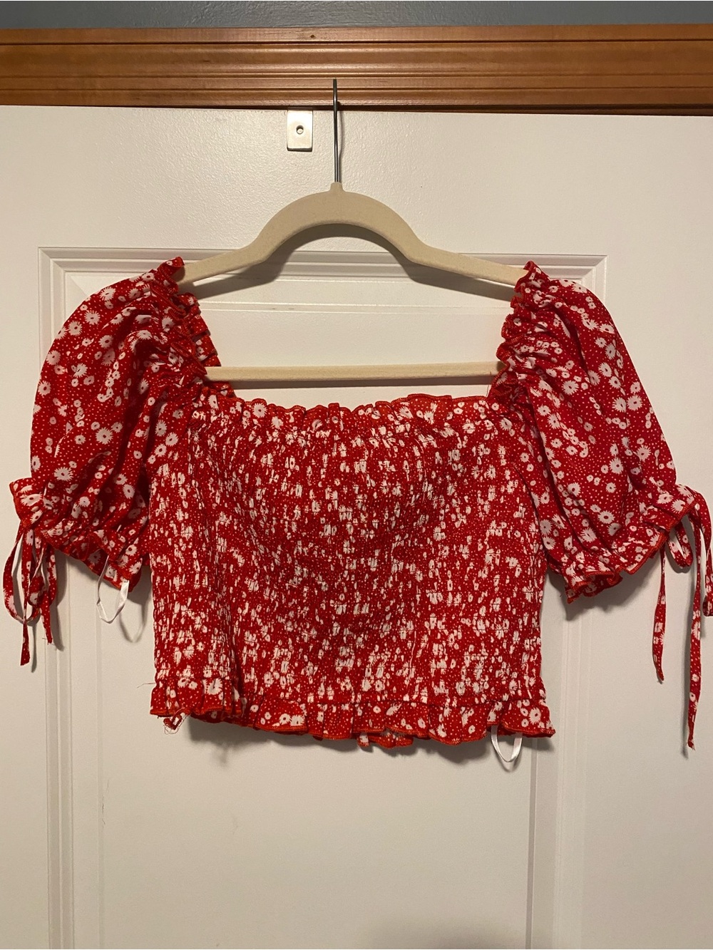 Lulu's Red White Floral Smocked Puff Sleeve Crop Top